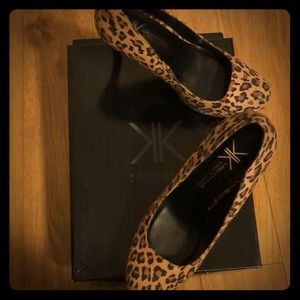 Kardashian Kollection cheetah print pumps